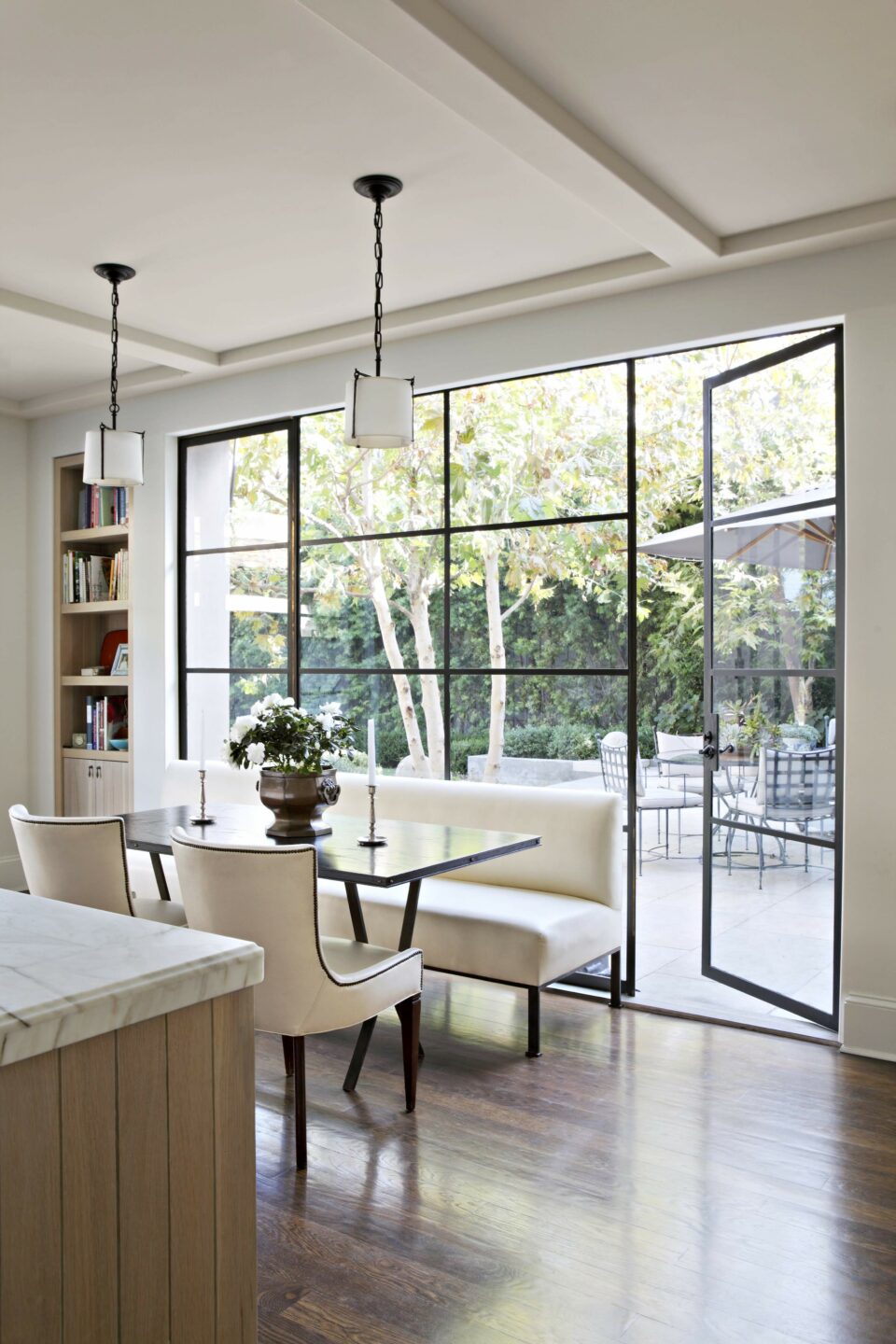 building-construction-group-hancock-park.__Kitchen__13__Bay_Banquette