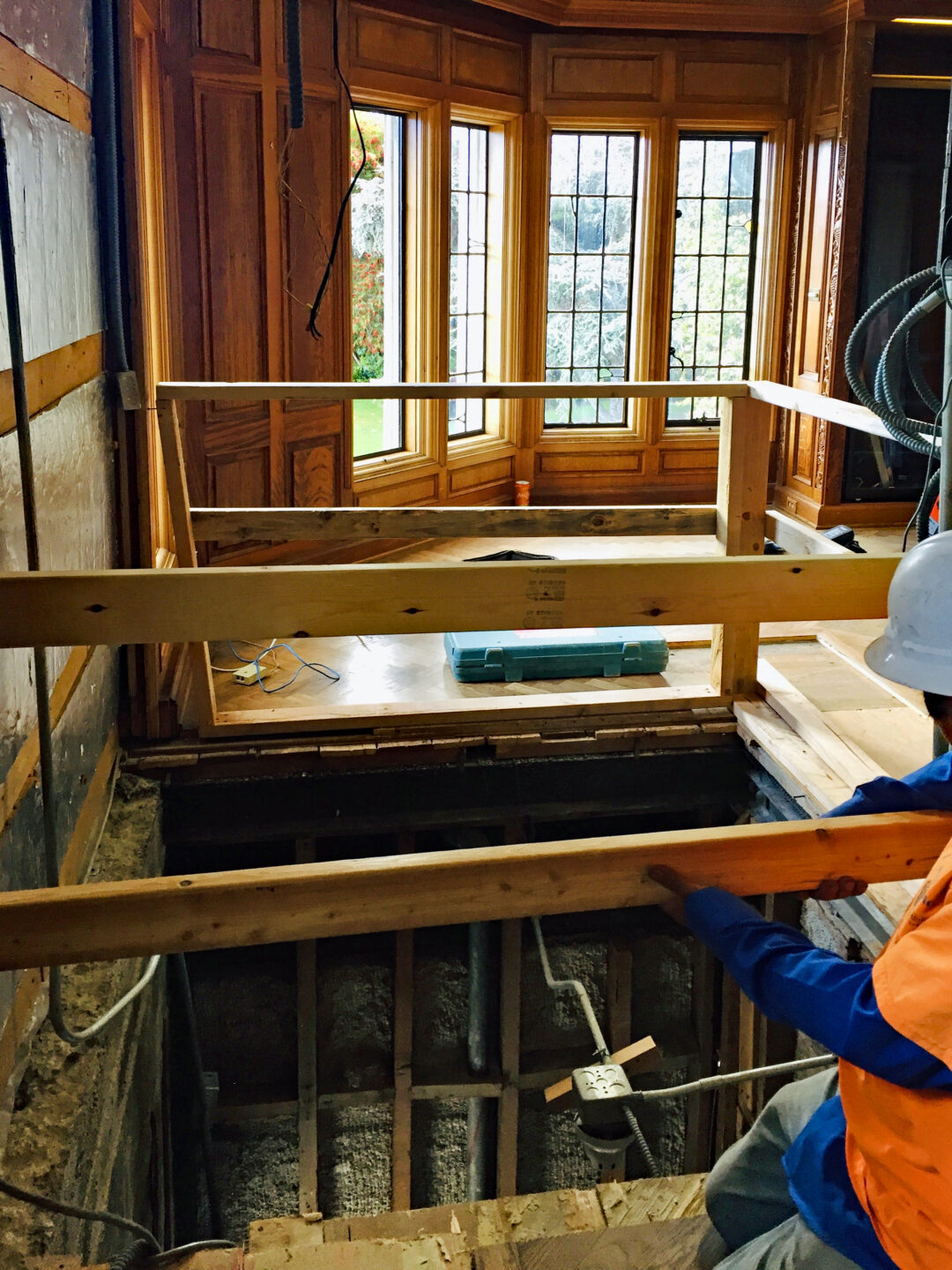 building_construction_group_scott_harris_-playboy-mansion-elevator-demo